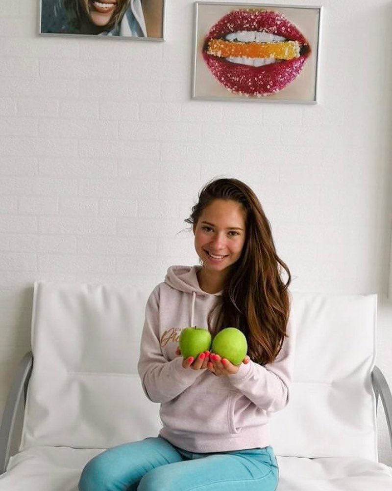 23 июня 2019 отзыв на отбеливание зубов от @angelina_jayson